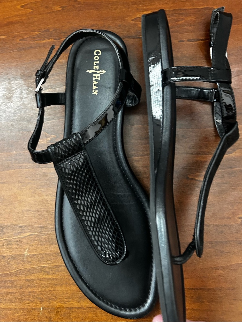 Cole Haan Black patent with snake detail Women's T-Strap thong Sandals 8.5 - Picture 2 of 16